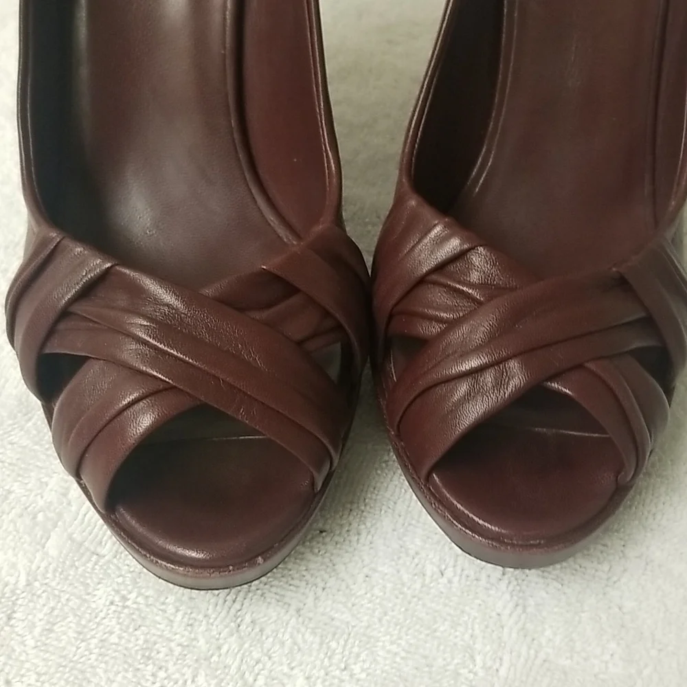 COLE HAAN maroon leather pumps